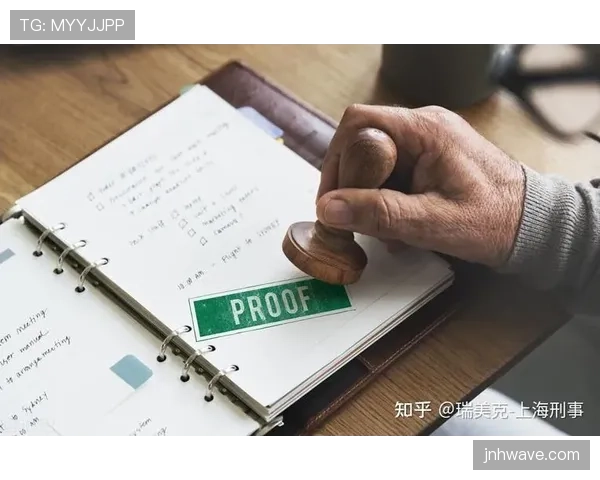 手抛球规则详解:裁判判罚标准与违规处理规范 手抛球规则详解:裁判判罚标准与违规处理规范