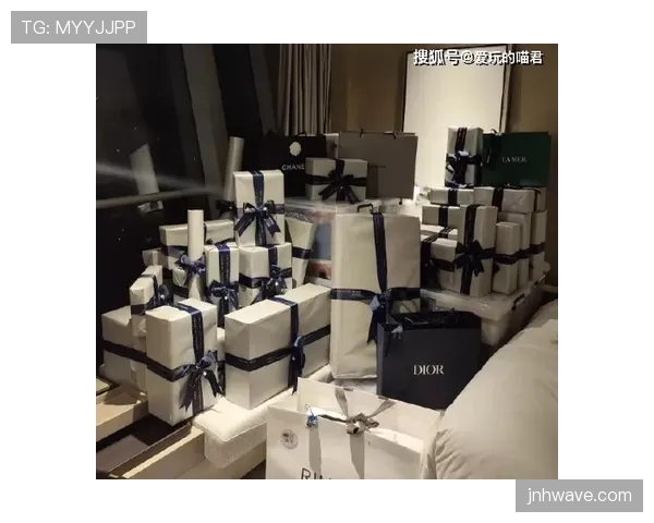 熊朝忠这生活真有戏,赛场上像疯子,生活中竟买了一堆奢侈品堆满房间 熊朝忠这生活真有戏,赛场上像疯子,生活中竟买了一堆奢侈品堆满房间