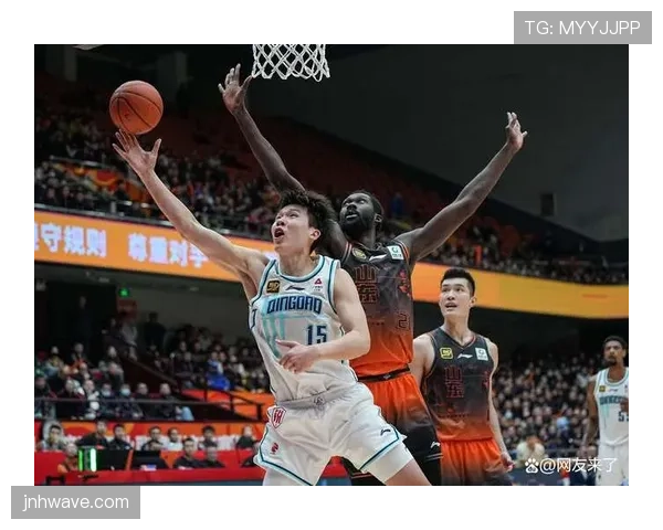 详解篮球比赛中起跳接触判罚的规则界定与应用